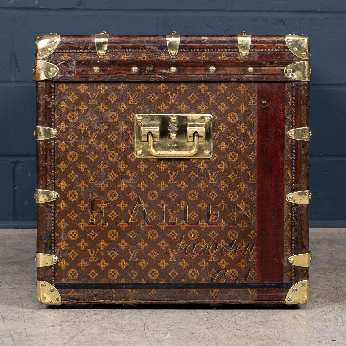 Malle de coursier Louis Vuitton du 20ème siècle en toile monogrammée, France vers 1930 Bon état - En vente à Royal Tunbridge Wells, Kent