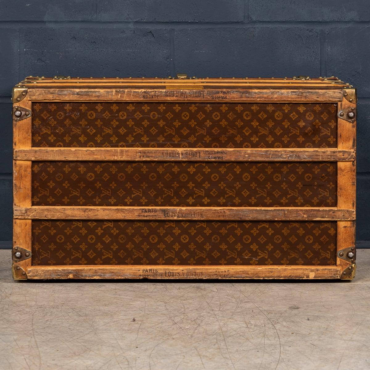 Malle de coursier Louis Vuitton du 20ème siècle en toile monogrammée, France vers 1930 en vente 1