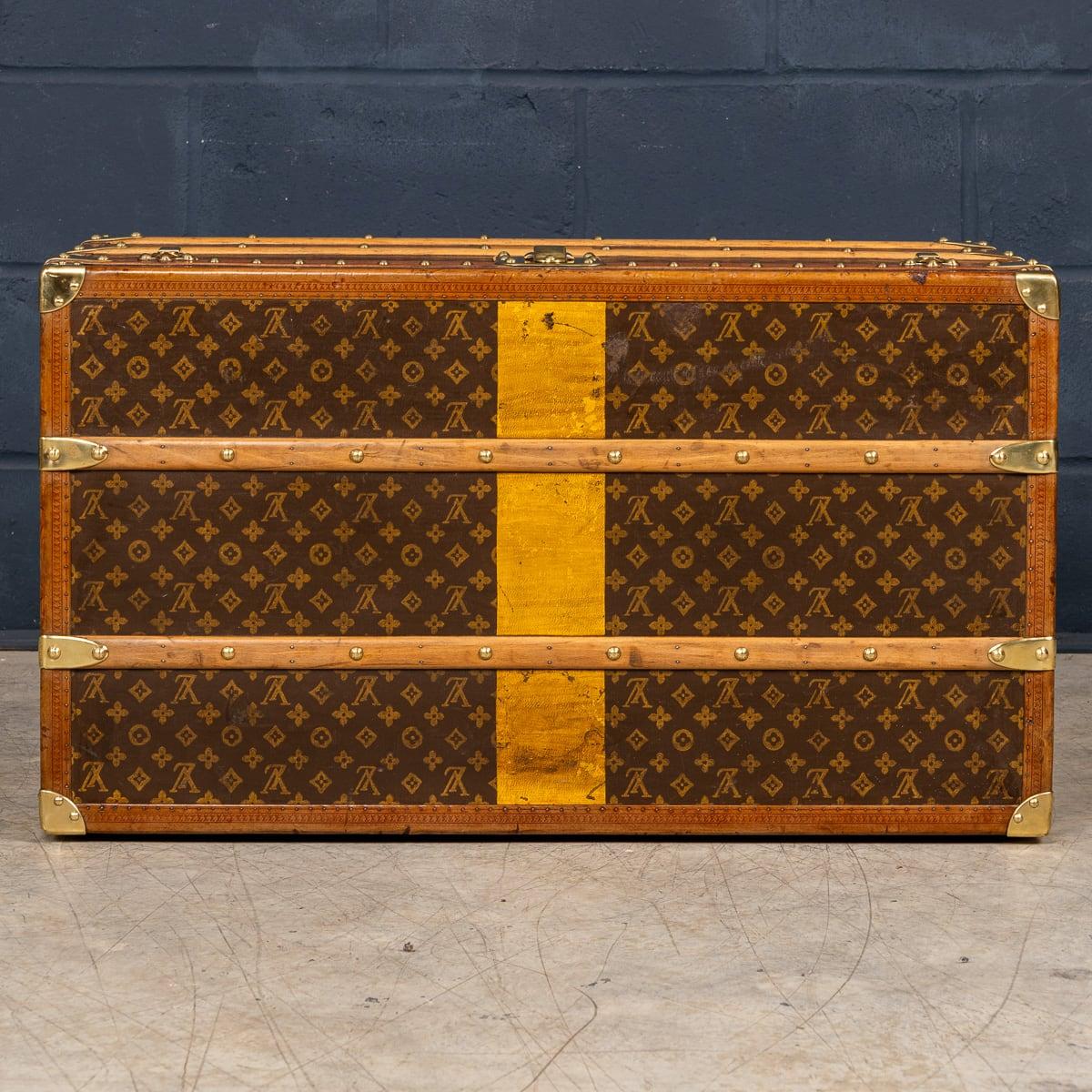 Malle de coursier Louis Vuitton du 20ème siècle en toile monogrammée, France vers 1930 en vente 2