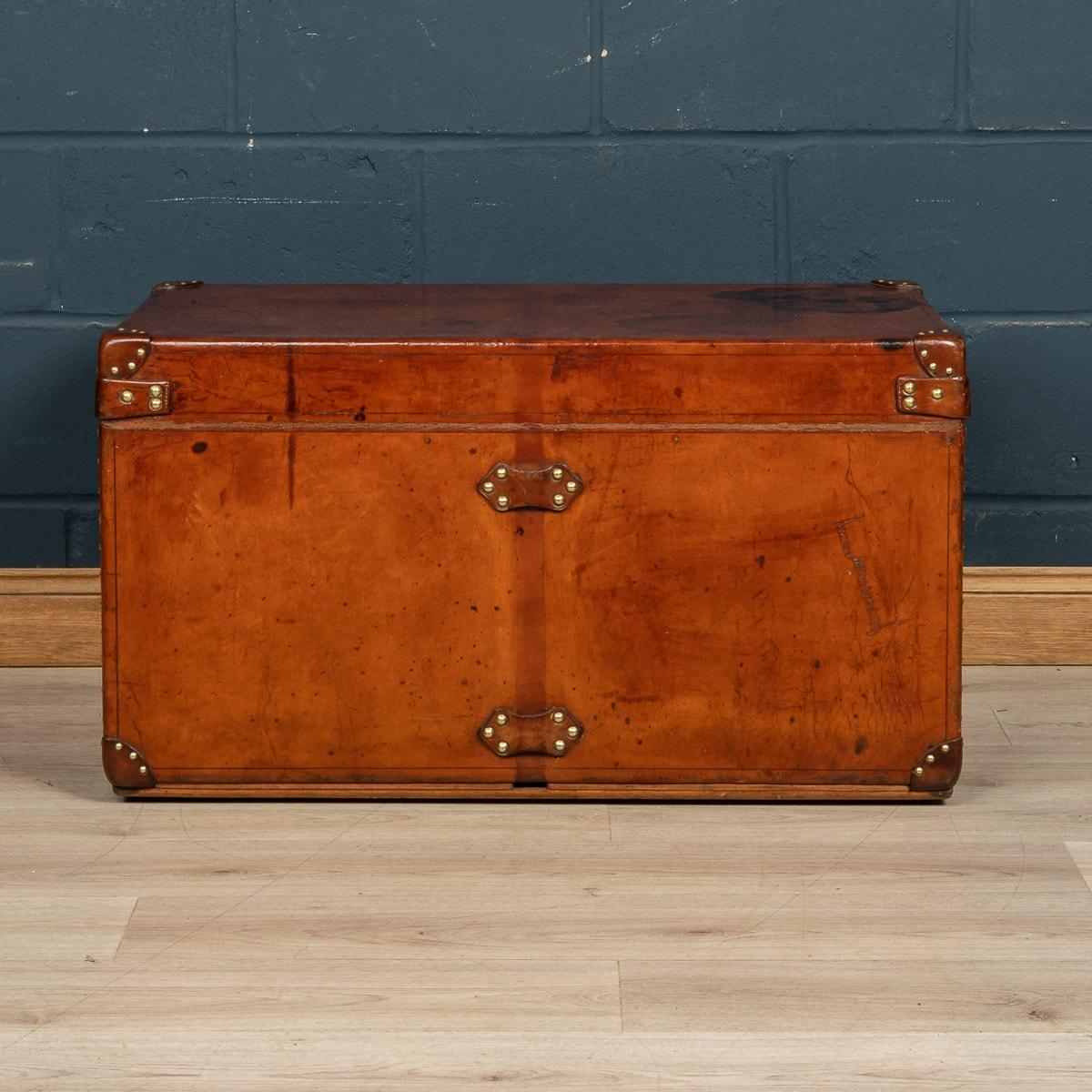 20th Century Louis Vuitton Courier Trunk in Natural Cow Hide, Paris, circa 1930 In Good Condition In Royal Tunbridge Wells, Kent