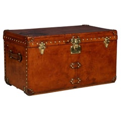 Vintage 20th Century Louis Vuitton Courier Trunk in Natural Cow Hide, Paris, circa 1930