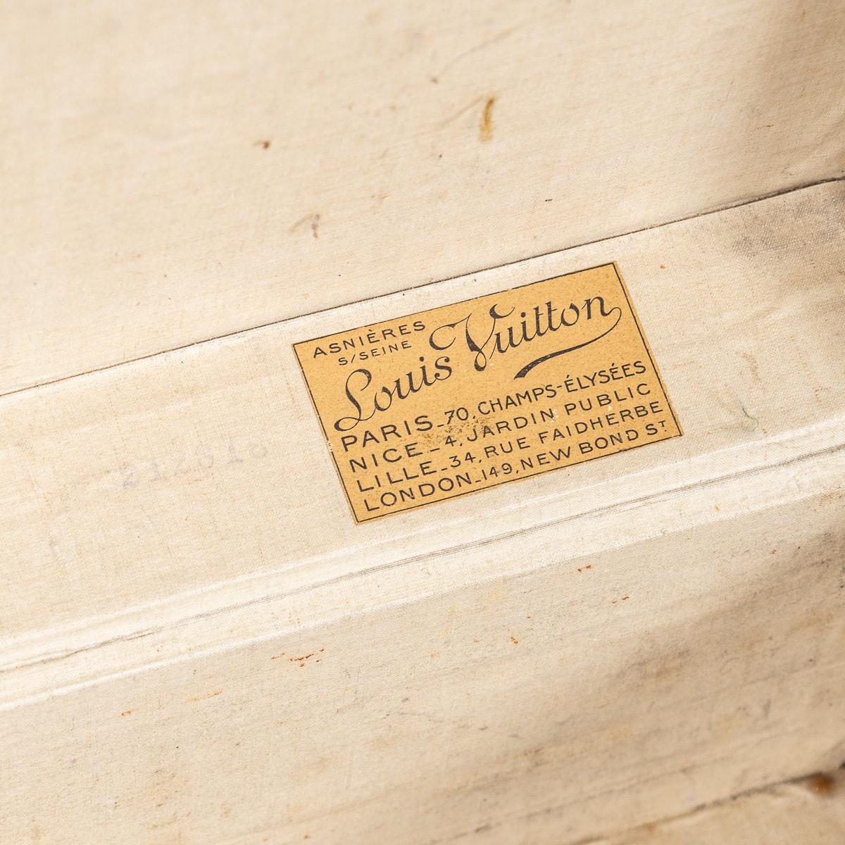 20th Century Louis Vuitton Cow Hide Suitcase, France c.1920 For Sale 4