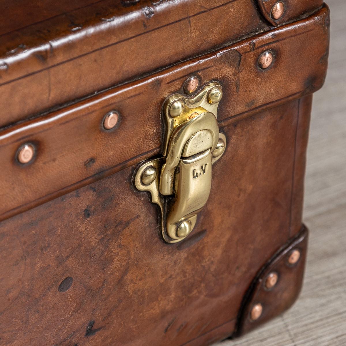 20th Century Louis Vuitton Cow Hide Suitcase, France c.1920 For Sale 5