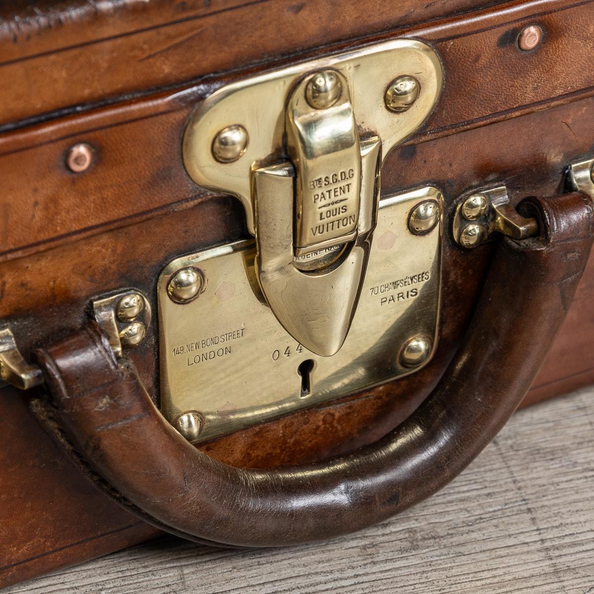 20th Century Louis Vuitton Cow Hide Suitcase, France c.1920 For Sale 6
