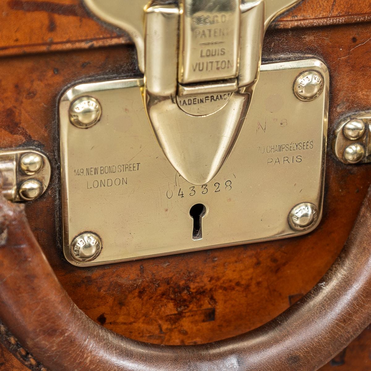 20th Century Louis Vuitton Cow Hide Suitcase, France c.1920 For Sale 7