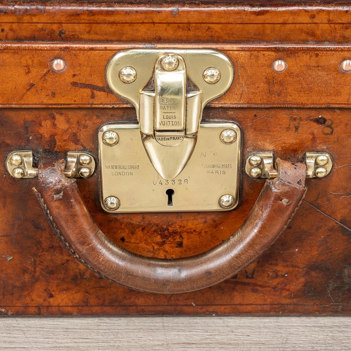 20th Century Louis Vuitton Cow Hide Suitcase, France c.1920 For Sale 8