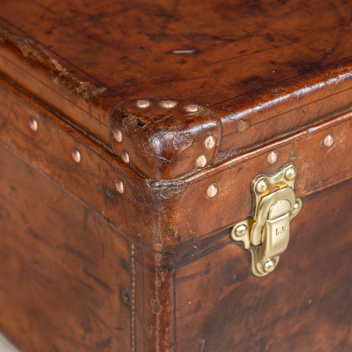 20th Century Louis Vuitton Cow Hide Suitcase, France c.1920 For Sale 9
