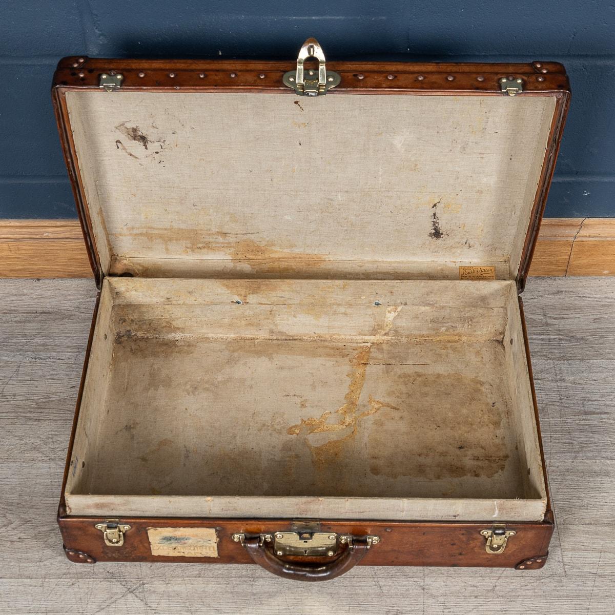 20th Century Louis Vuitton Cow Hide Suitcase, France c.1920 For Sale 1