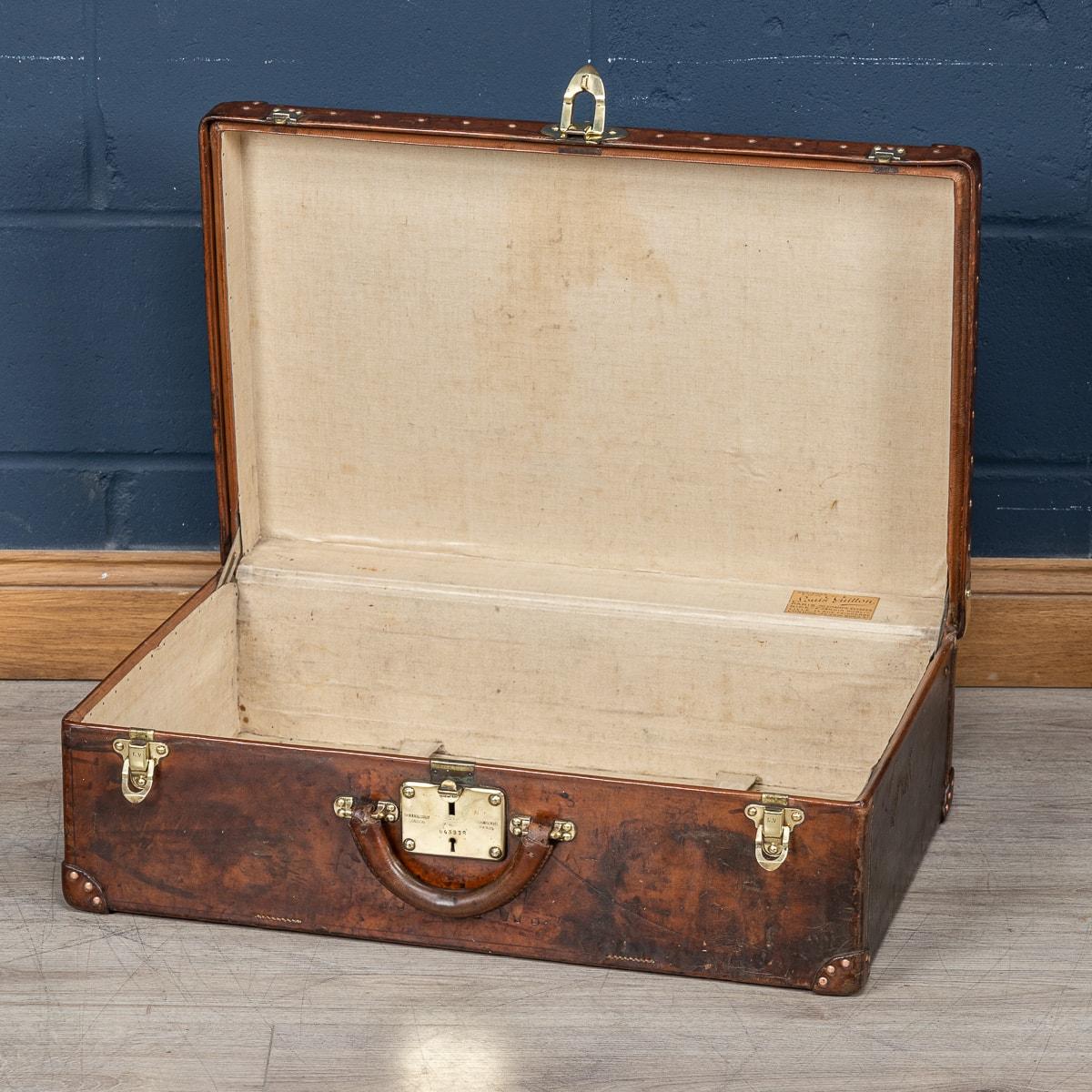 20th Century Louis Vuitton Cow Hide Suitcase, France c.1920 For Sale 2