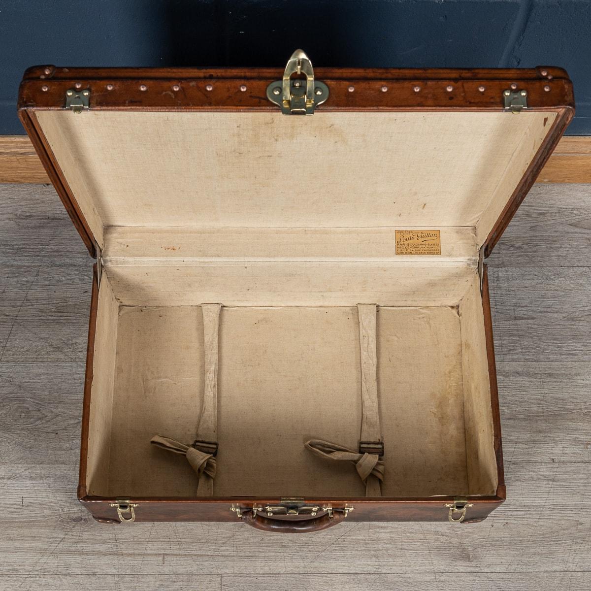 20th Century Louis Vuitton Cow Hide Suitcase, France c.1920 For Sale 3