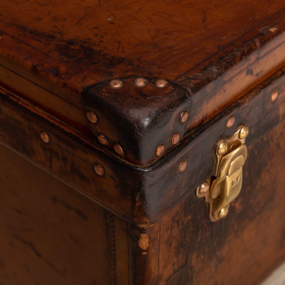 20th Century Louis Vuitton Leather Suitcase in Cow Hide, Paris, circa 1900 11