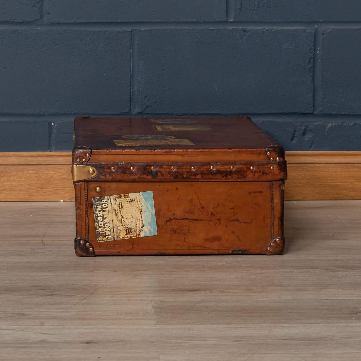 20th Century Louis Vuitton Leather Suitcase in Cow Hide, Paris, circa 1900 In Good Condition In Royal Tunbridge Wells, Kent