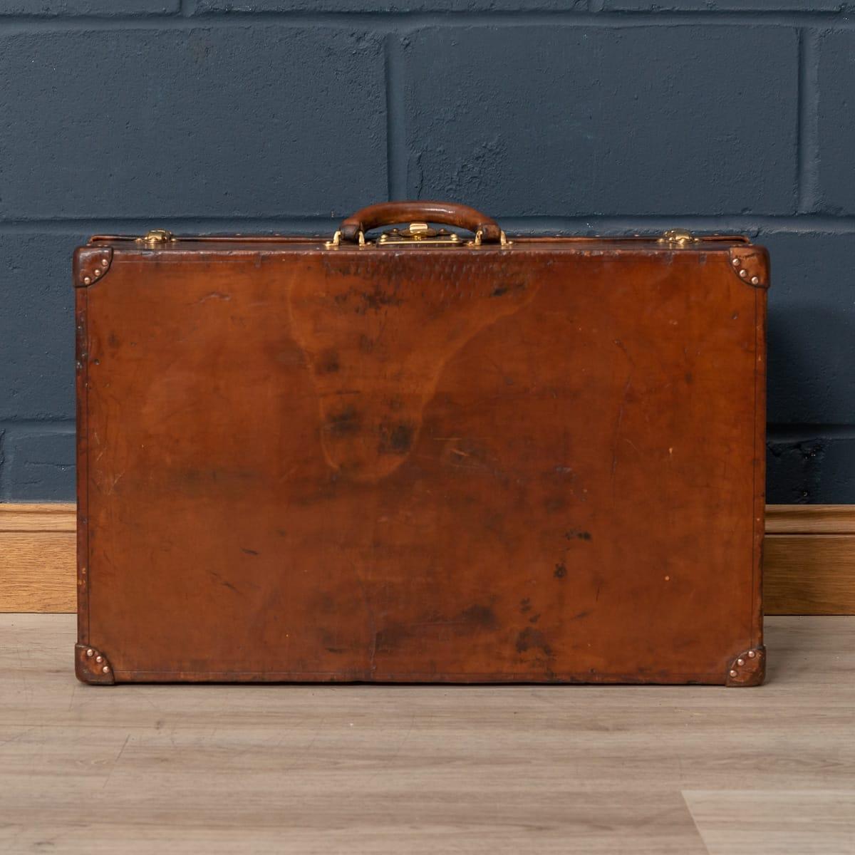 20th Century Louis Vuitton Leather Suitcase in Cow Hide, Paris, circa 1900 2