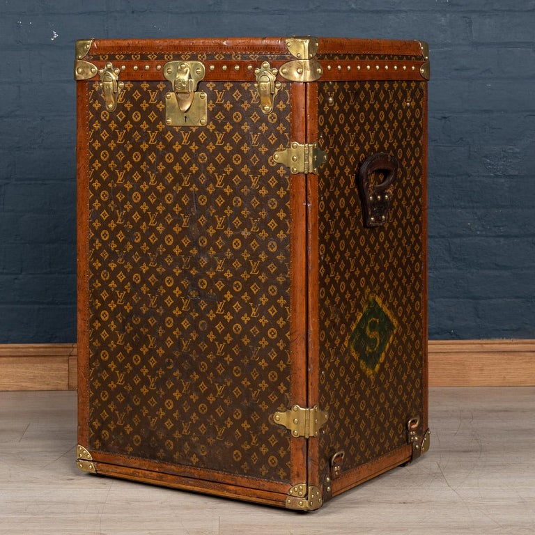 20th Century Louis Vuitton "Malle Secretaire" Trunk, Paris, circa 1920