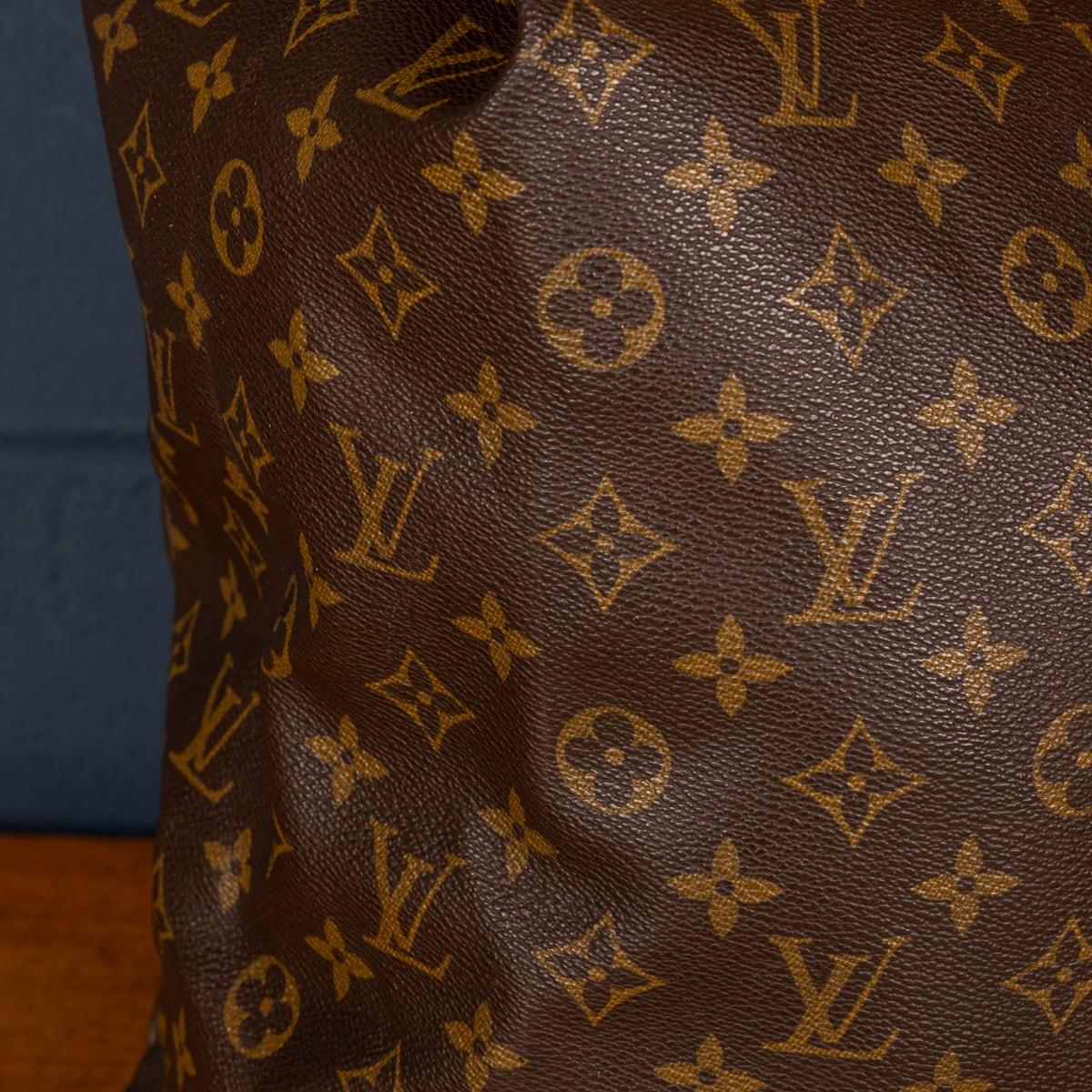 20th Century Louis Vuitton Steamer 35 Bag In Monogram Canvas, Made In France For Sale 7