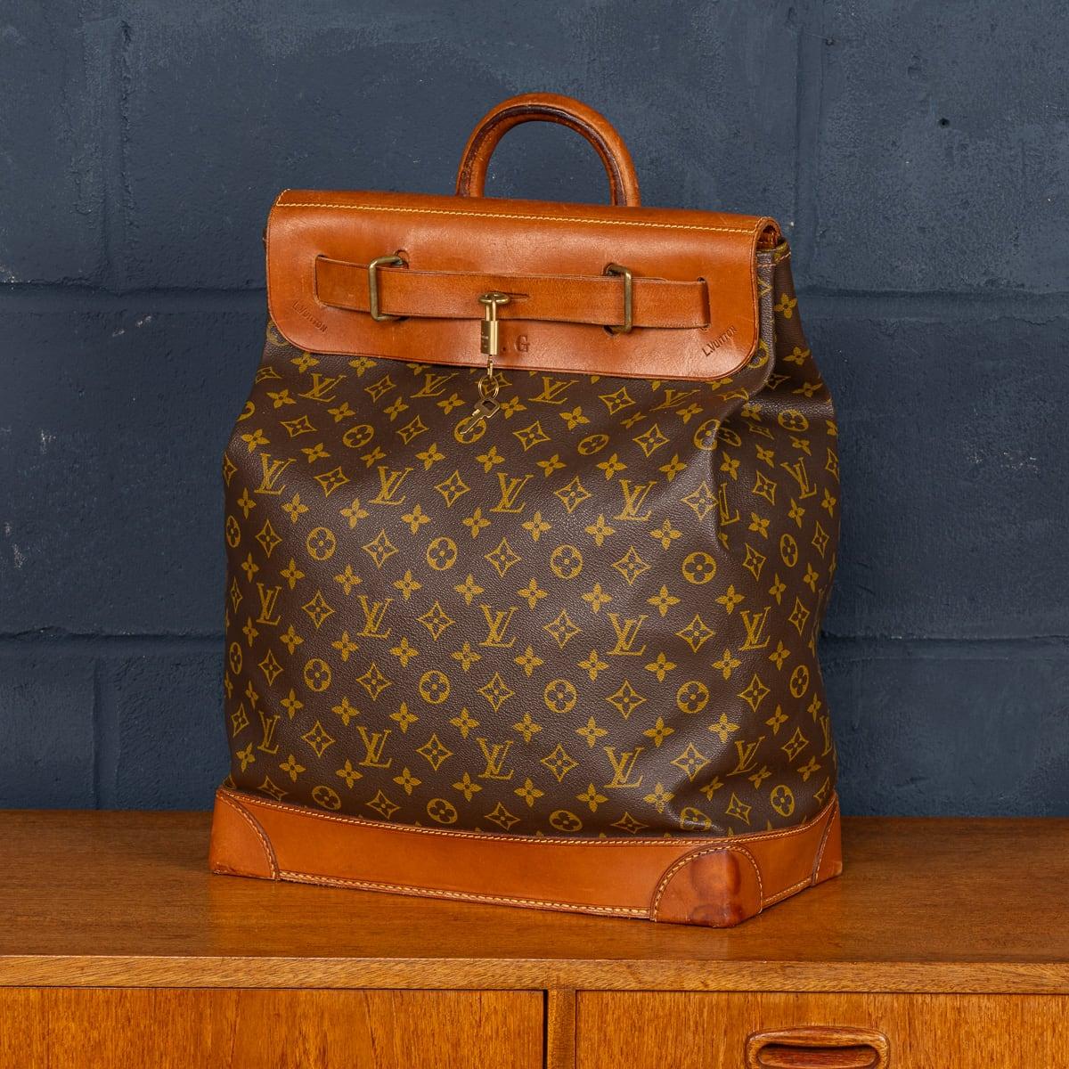 Preciosa bolsa de viaje de Louis Vuitton en lona con monograma y piel de color tostado natural, fabricada en Francia en el último cuarto del siglo XX. Louis Vuitton lleva más de 120 años fabricando bolsas de vapor. En 1901, la empresa introdujo la