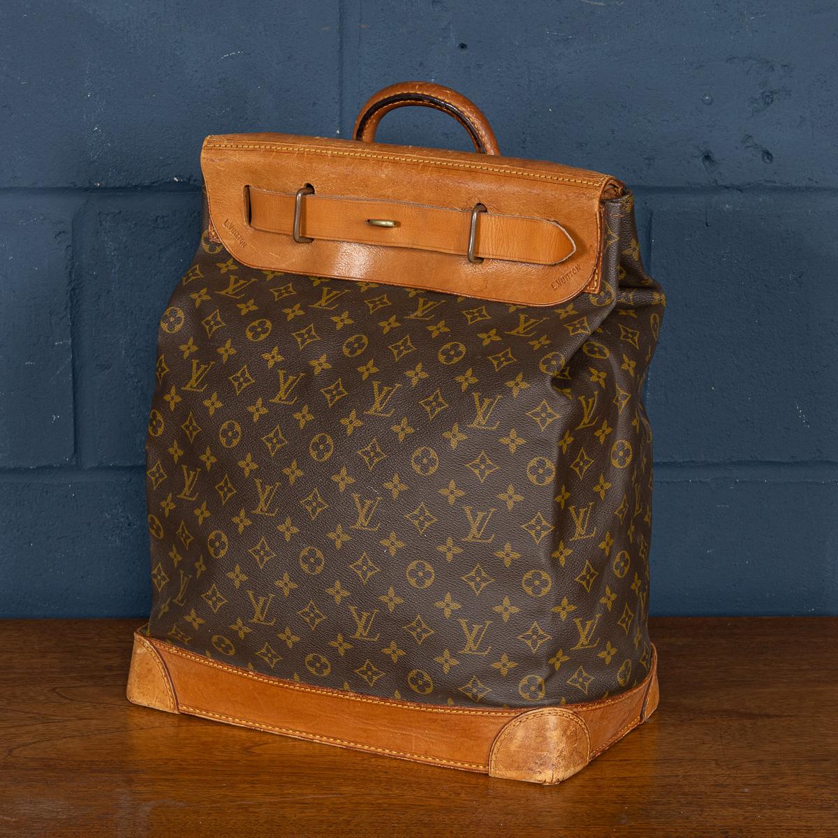 Eine schöne Louis Vuitton Reisetasche mit Monogrammen aus Segeltuch und naturfarbenem Leder, hergestellt in Frankreich im letzten Viertel des 20. Jahrhunderts. Dampftaschen werden seit über 120 Jahren von Louis Vuitton hergestellt. Im Jahr 1901