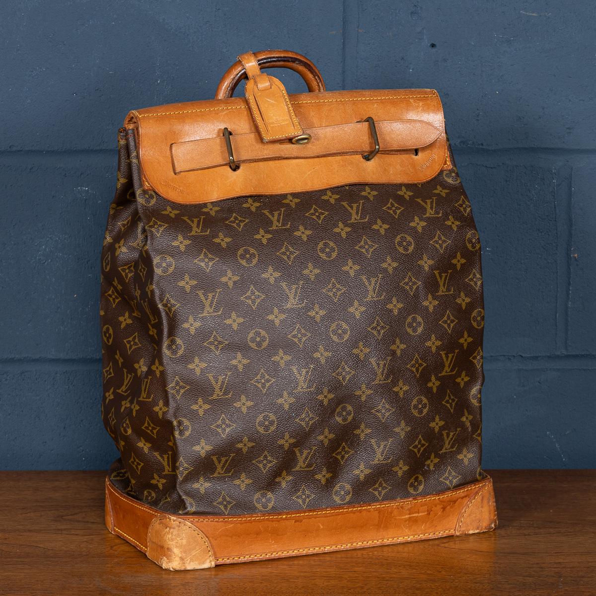 Eine schöne Louis Vuitton Reisetasche mit Monogrammen aus Segeltuch und naturfarbenem Leder, hergestellt in Frankreich im letzten Viertel des 20. Jahrhunderts. Dampftaschen werden seit über 120 Jahren von Louis Vuitton hergestellt. Im Jahr 1901