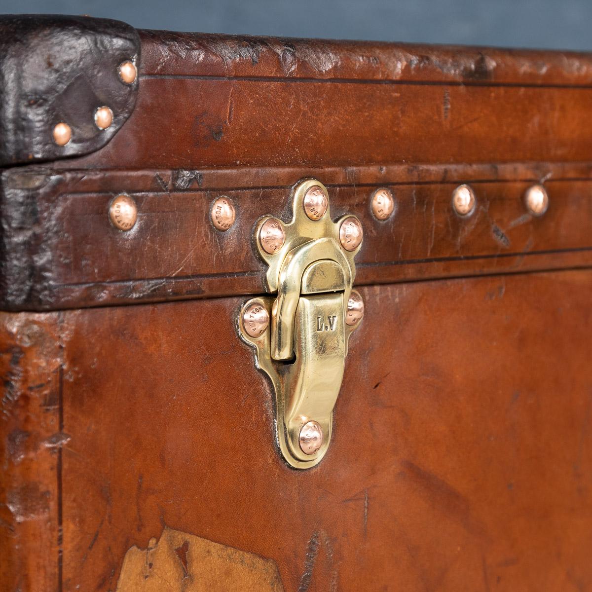 20th Century Louis Vuitton Suitcase in Cow Hide, Paris, circa 1900 10