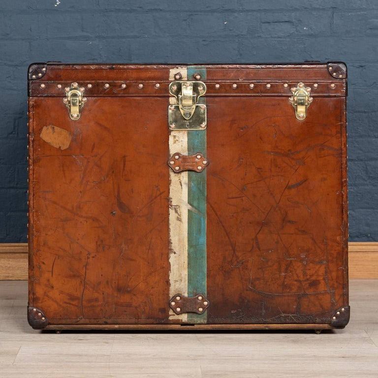 20th Century Louis Vuitton Suitcase in Cow Hide, Paris, circa 1900 For Sale at 1stdibs