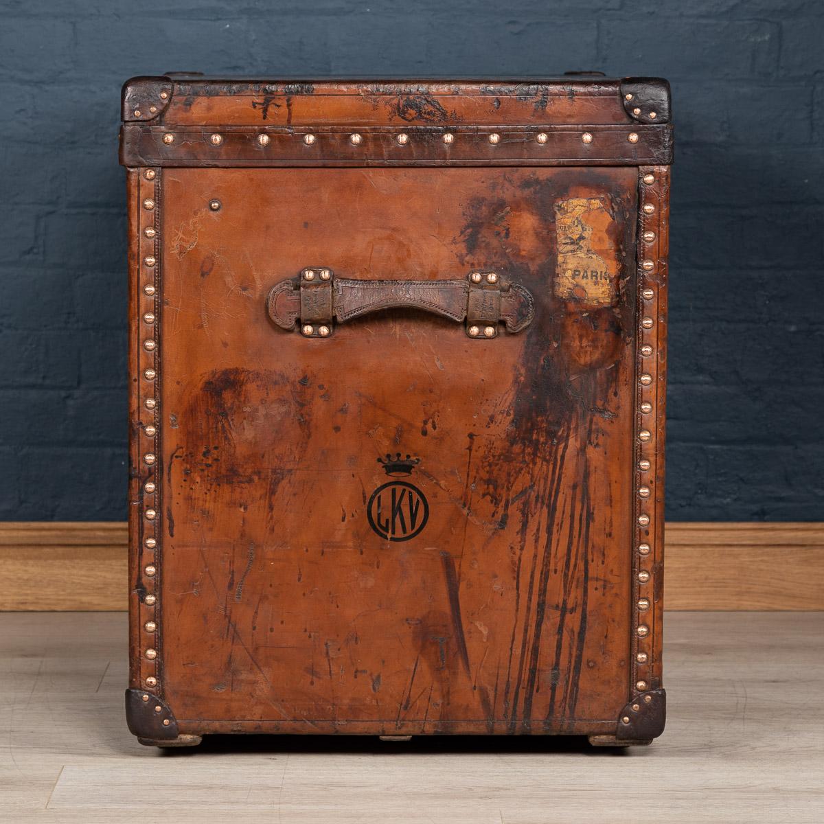 20th Century Louis Vuitton Suitcase in Cow Hide, Paris, circa 1900 In Good Condition In Royal Tunbridge Wells, Kent