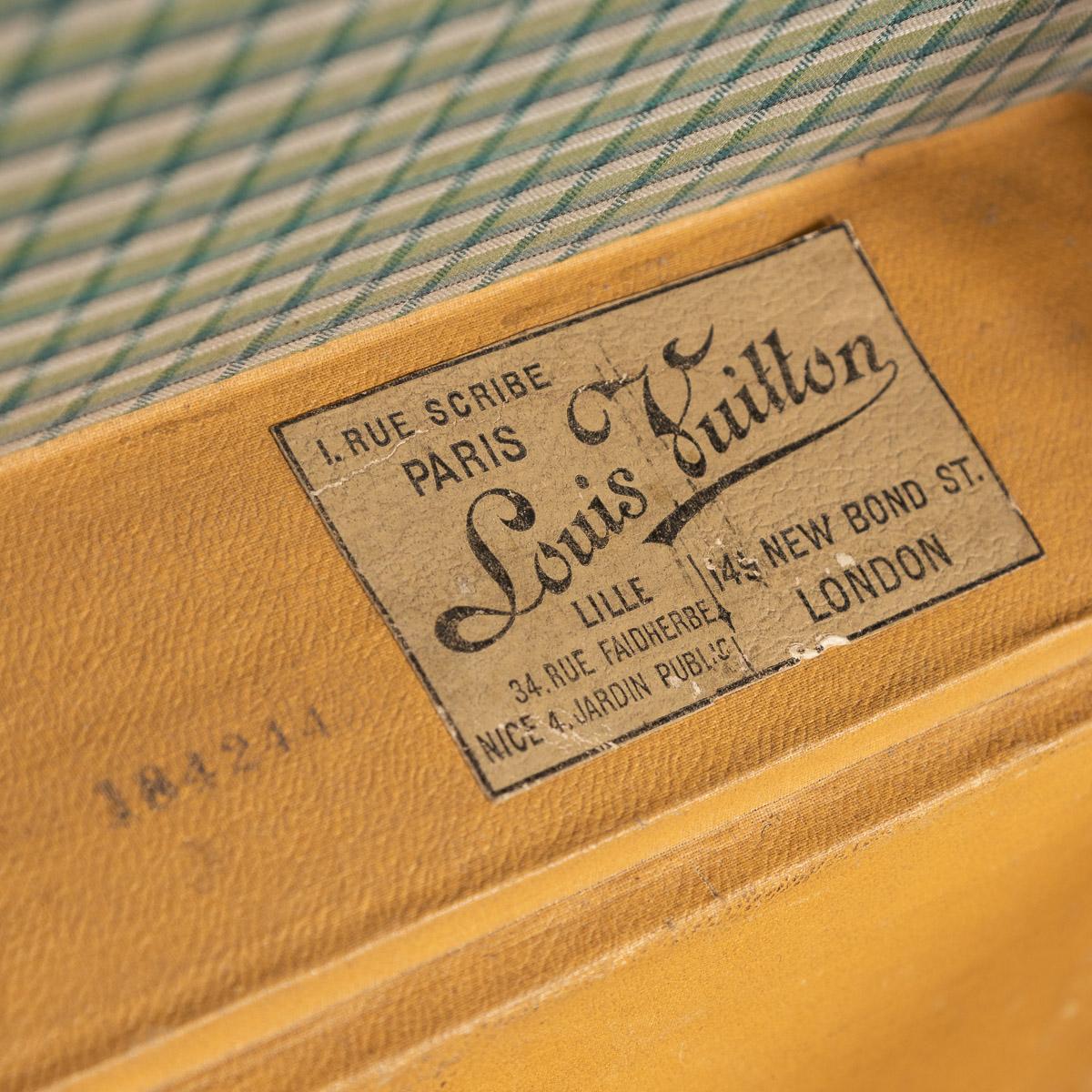 20th Century Louis Vuitton Suitcase in Cow Hide, Paris, circa 1900 3