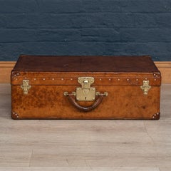 20th Century Louis Vuitton Suitcase in Cow Hide, Paris, circa 1900
