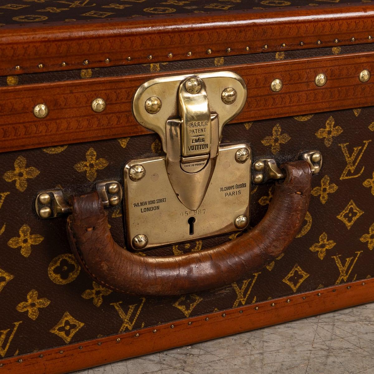 20th Century Louis Vuitton Suitcase In Monogram Canvas, France c.1940 10