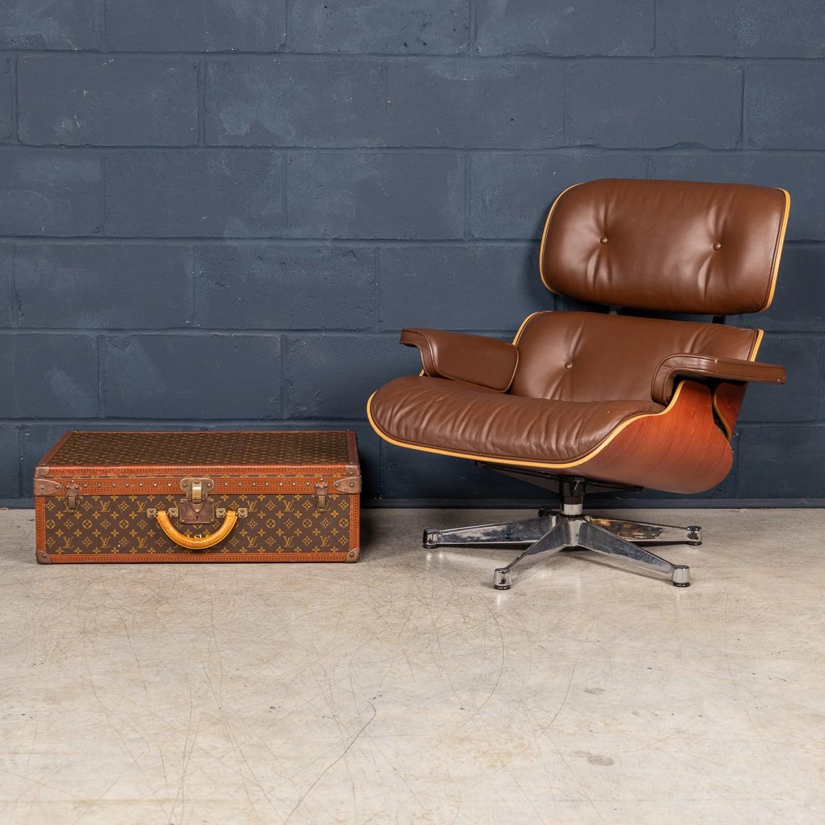 Autre Valise Louis Vuitton du 20ème siècle en toile monogrammée, France vers 1970 en vente