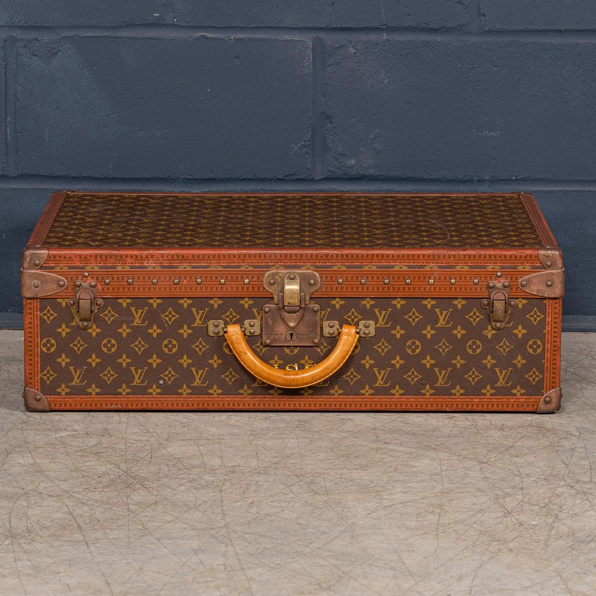 Français Valise Louis Vuitton du 20ème siècle en toile monogrammée, France vers 1970 en vente