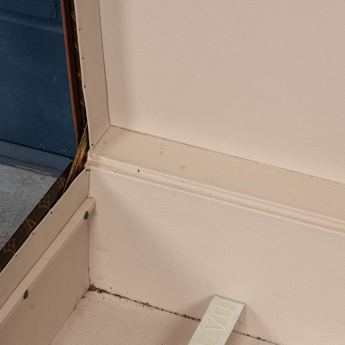 Valise Louis Vuitton du 20ème siècle en toile à monogrammes, France en vente 5