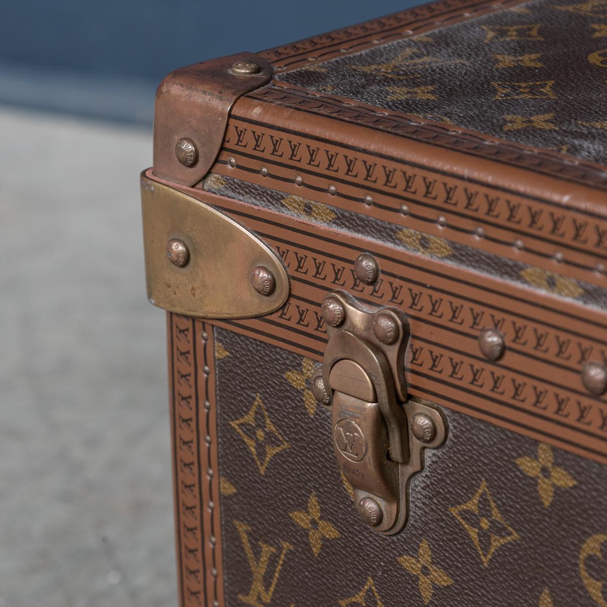 Valise Louis Vuitton du 20ème siècle en toile à monogrammes, France en vente 10