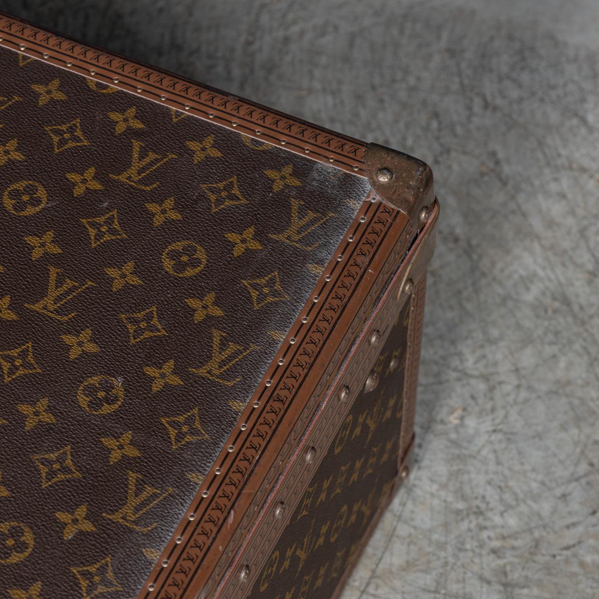 Valise Louis Vuitton du 20ème siècle en toile à monogrammes, France en vente 12