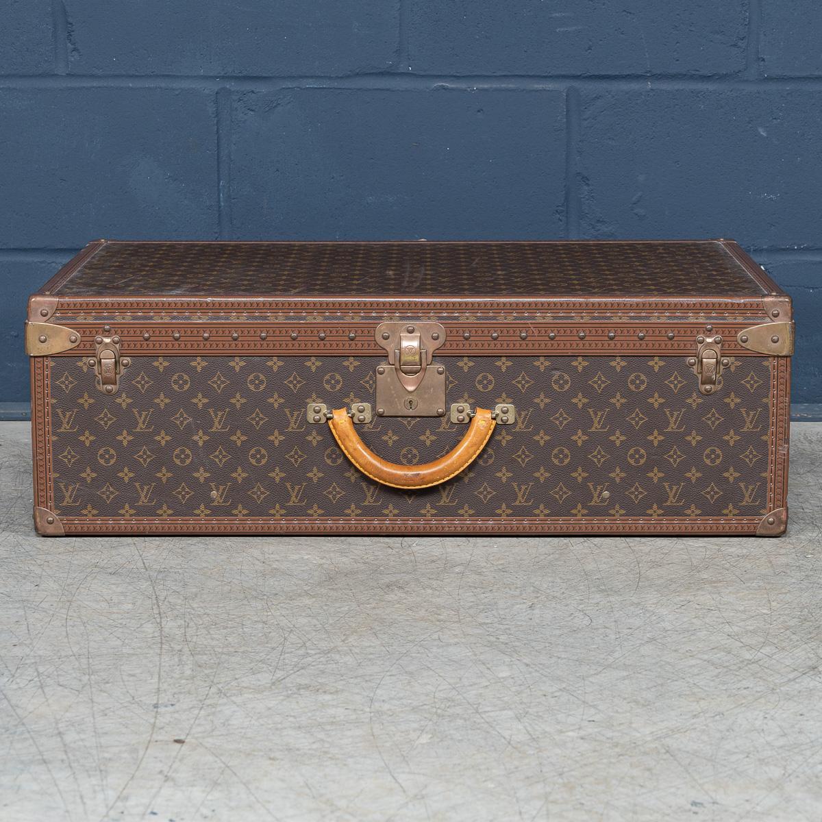 Autre Valise Louis Vuitton du 20ème siècle en toile à monogrammes, France en vente