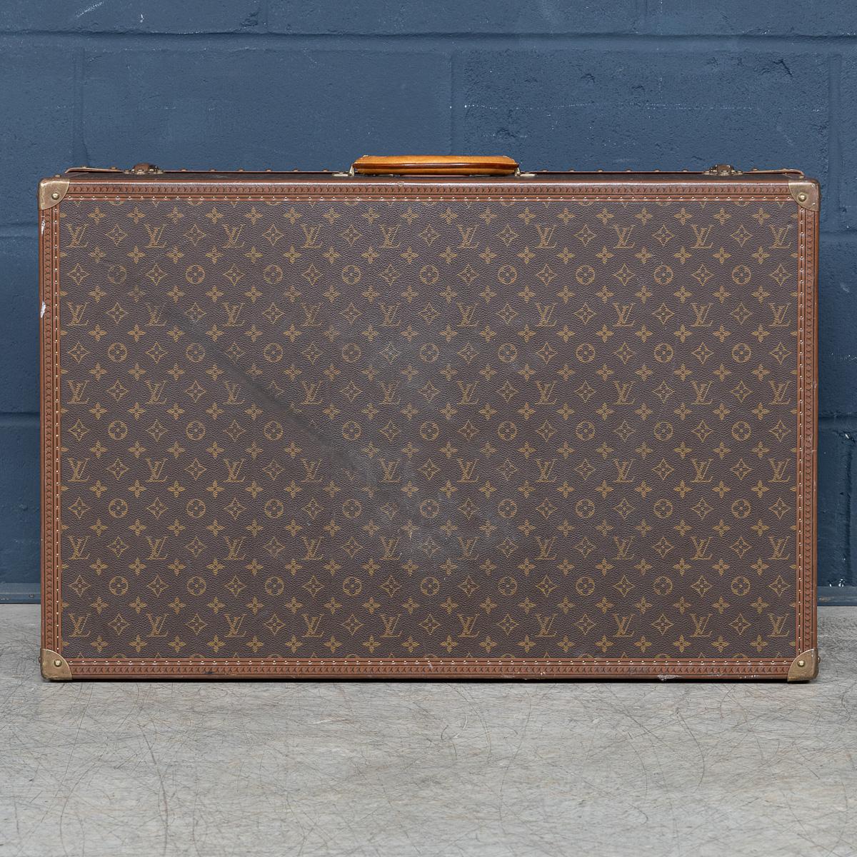 Français Valise Louis Vuitton du 20ème siècle en toile à monogrammes, France en vente