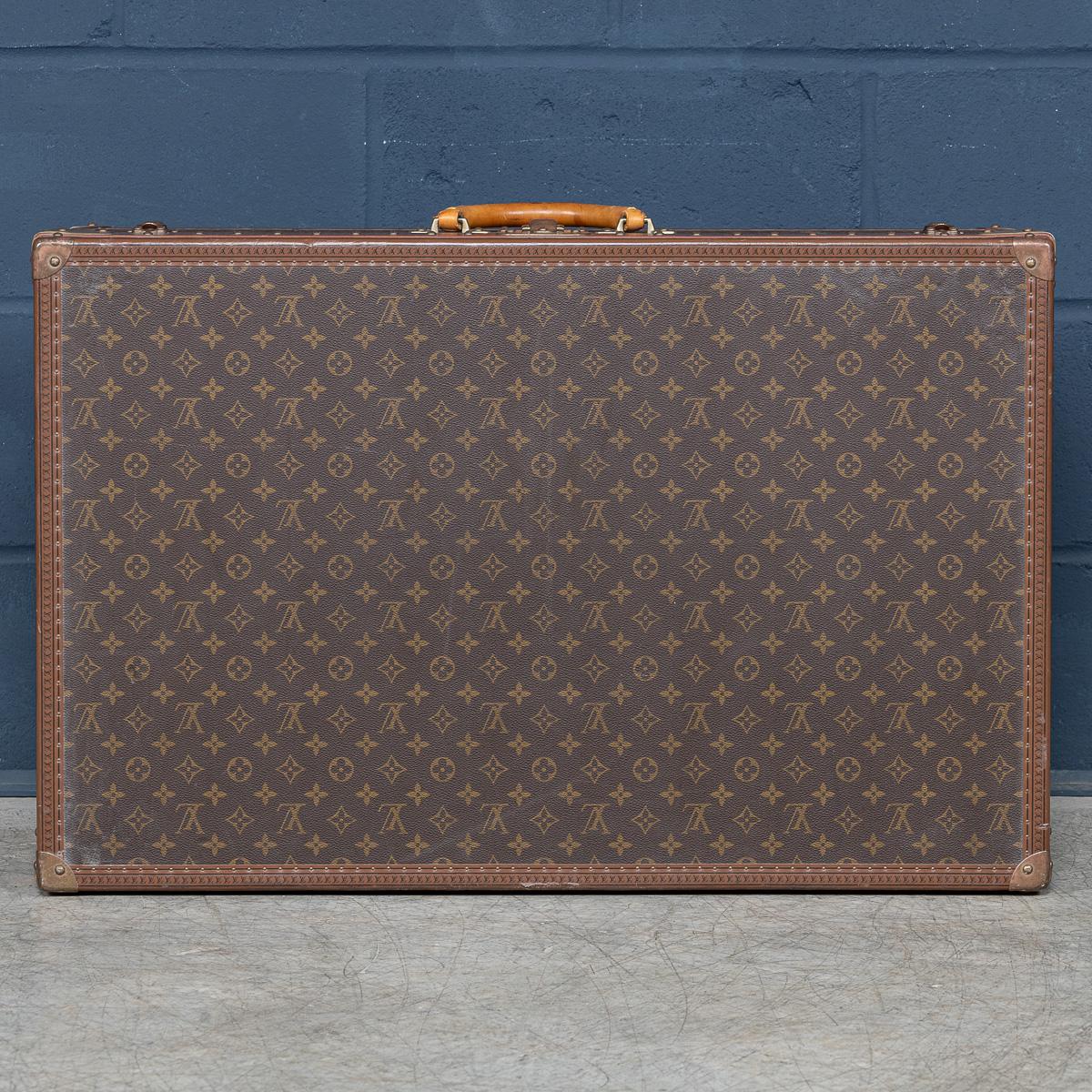 20ième siècle Valise Louis Vuitton du 20ème siècle en toile à monogrammes, France en vente