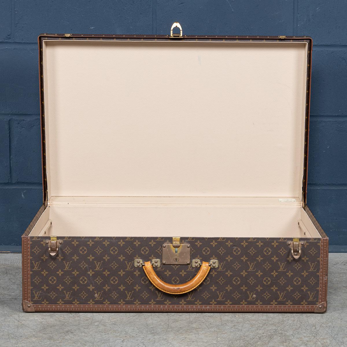 Valise Louis Vuitton du 20ème siècle en toile à monogrammes, France en vente 1