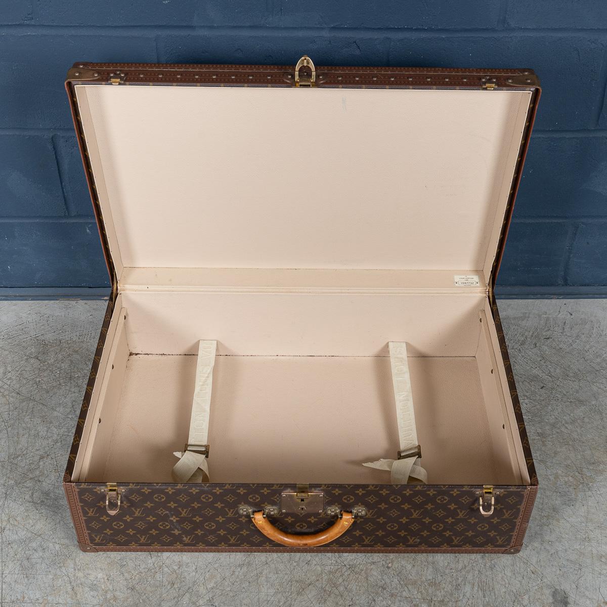 Valise Louis Vuitton du 20ème siècle en toile à monogrammes, France en vente 2