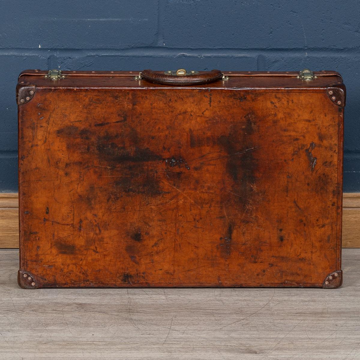 20th Century Louis Vuitton Suitcase In Natural Cow Hide, France c.1910 For Sale 1
