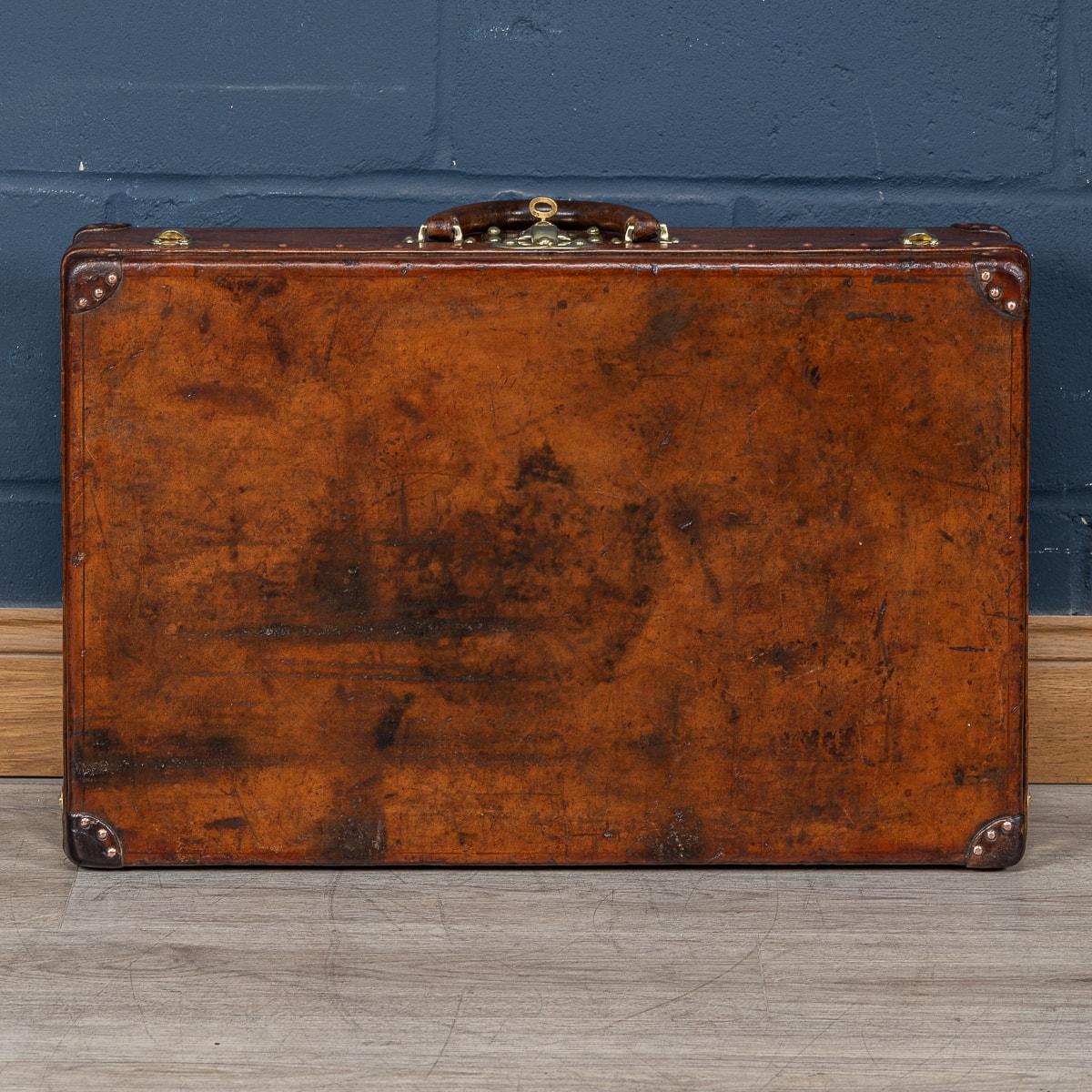 20th Century Louis Vuitton Suitcase In Natural Cow Hide, France c.1910 For Sale 2