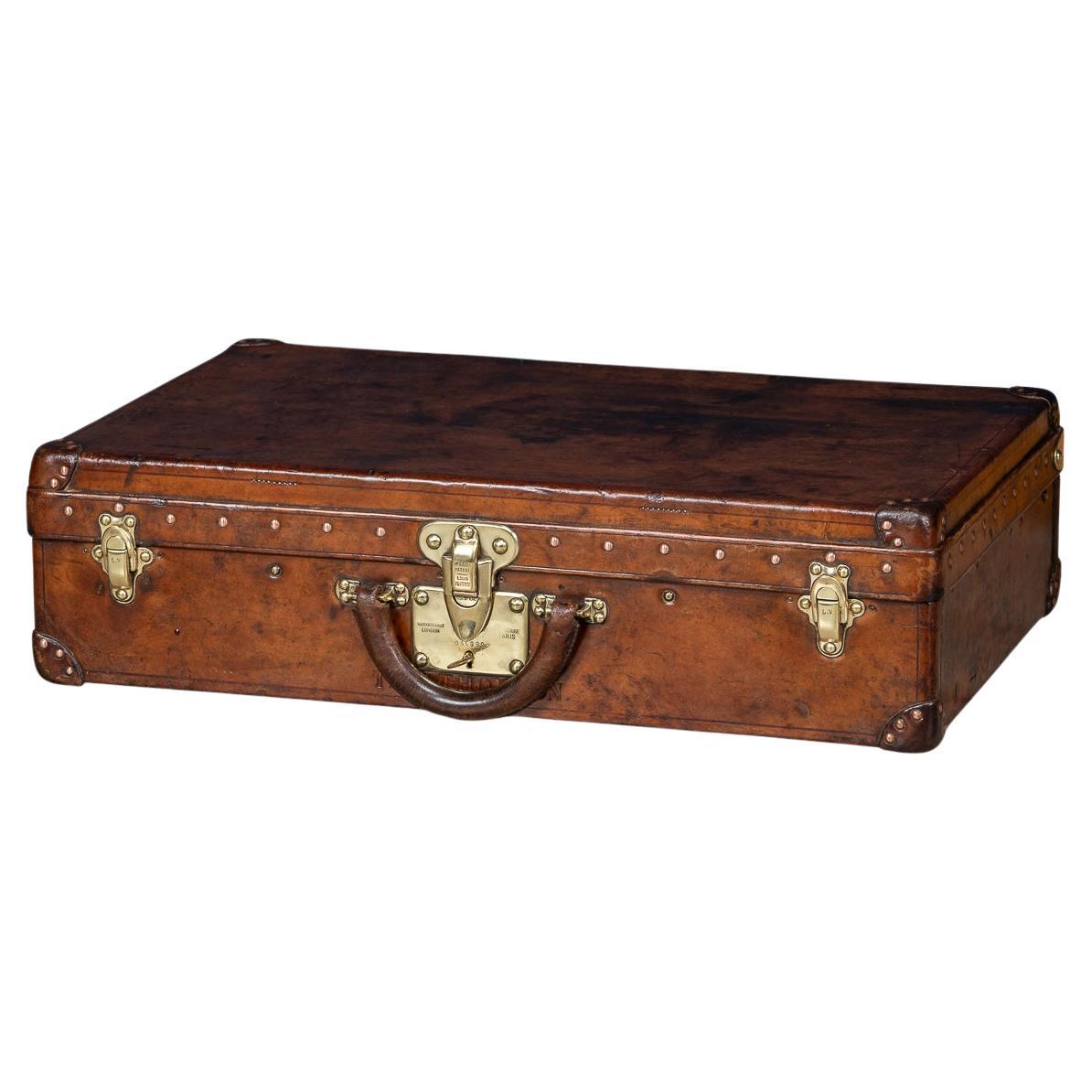 20th Century Louis Vuitton Suitcase In Natural Cow Hide, France c.1910 For Sale
