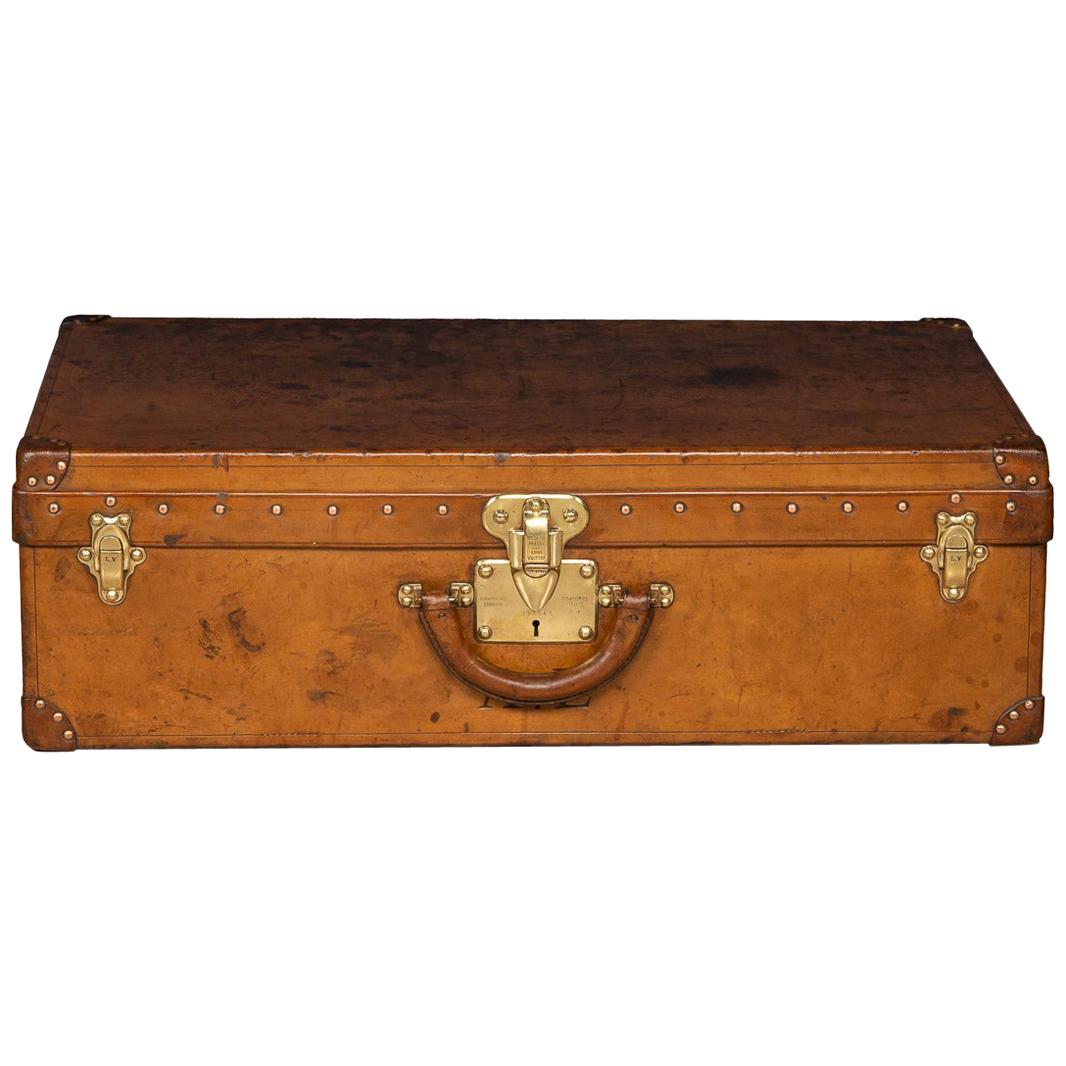 20th Century Louis Vuitton Suitcase in Natural Cow Hide, France, circa 1900