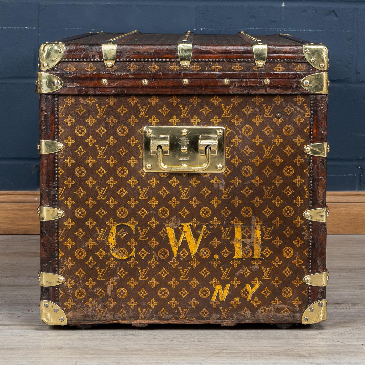 Louis Vuitton-Koffer aus Monogramm-Leinwand des 20. Jahrhunderts, Frankreich um 1910 (Französisch) im Angebot