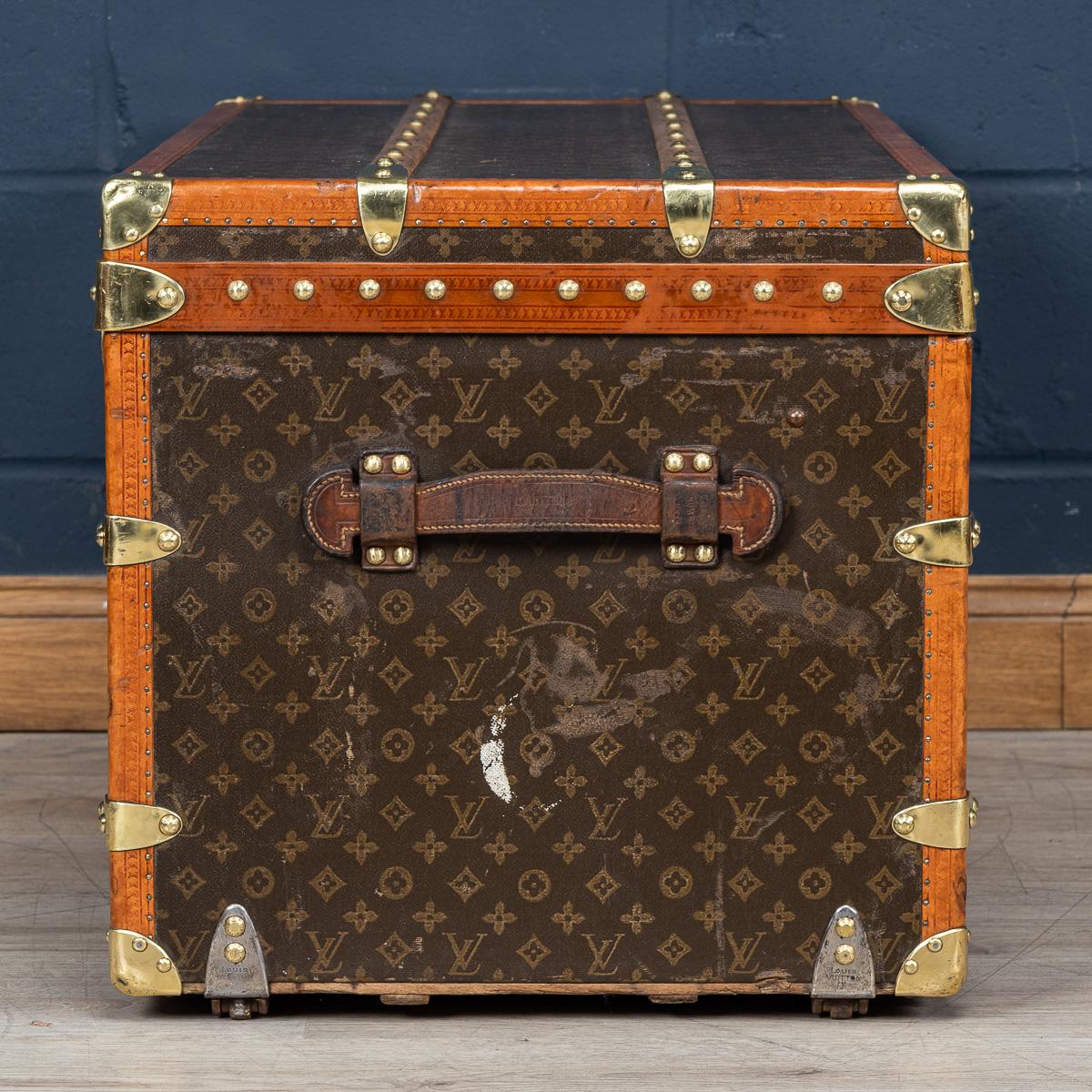 Louis Vuitton-Koffer des 20. Jahrhunderts aus Monogramm-Leinwand mit Monogramm, Frankreich um 1930 (Französisch) im Angebot
