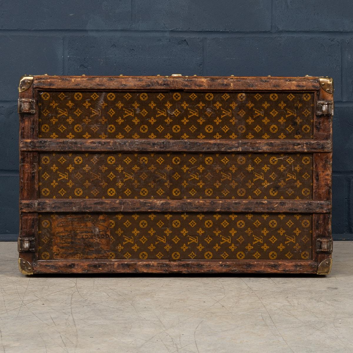 Louis Vuitton-Koffer aus Monogramm-Leinwand des 20. Jahrhunderts, hergestellt in Frankreich um 1930 (Mitte des 20. Jahrhunderts) im Angebot