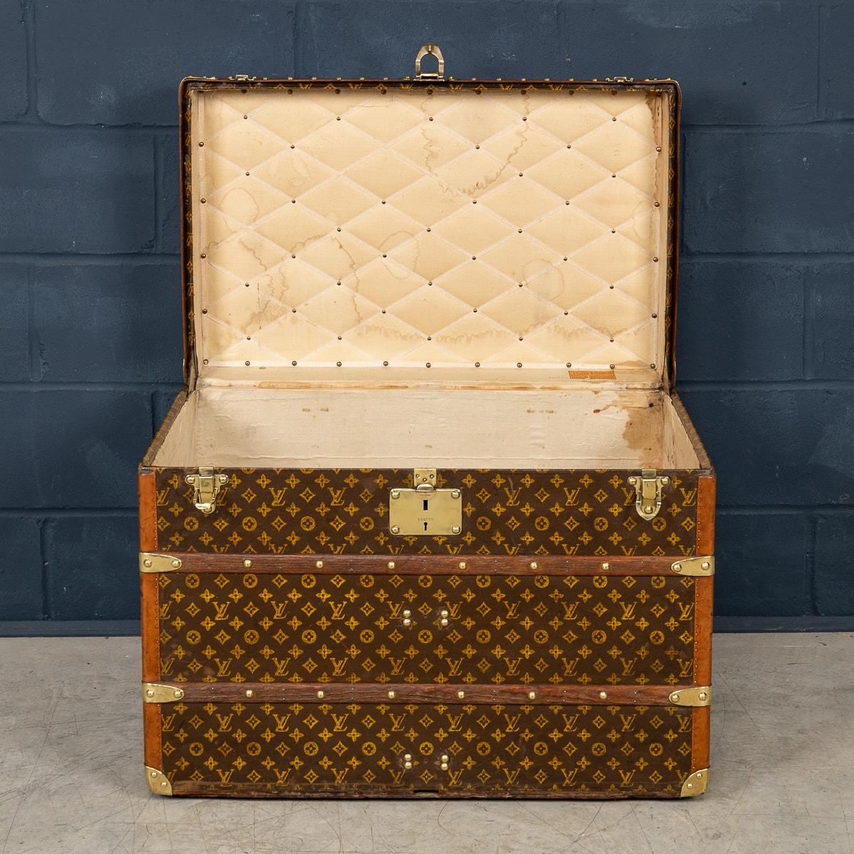 Louis Vuitton-Koffer aus Monogramm-Leinwand des 20. Jahrhunderts, hergestellt in Frankreich um 1930 im Angebot 1