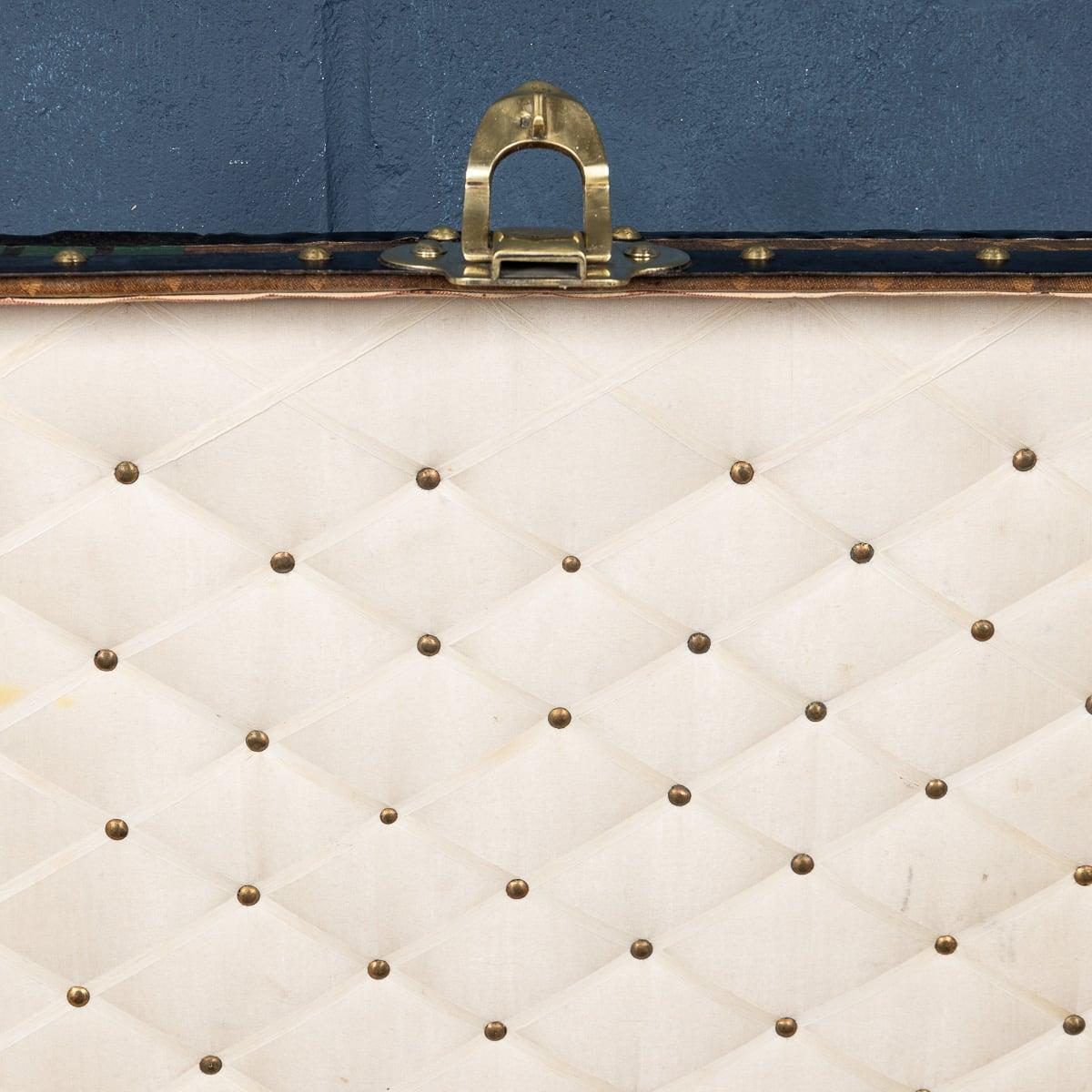 Baule Louis Vuitton del XX secolo in tela intrecciata, Francia, c.C. in vendita 12