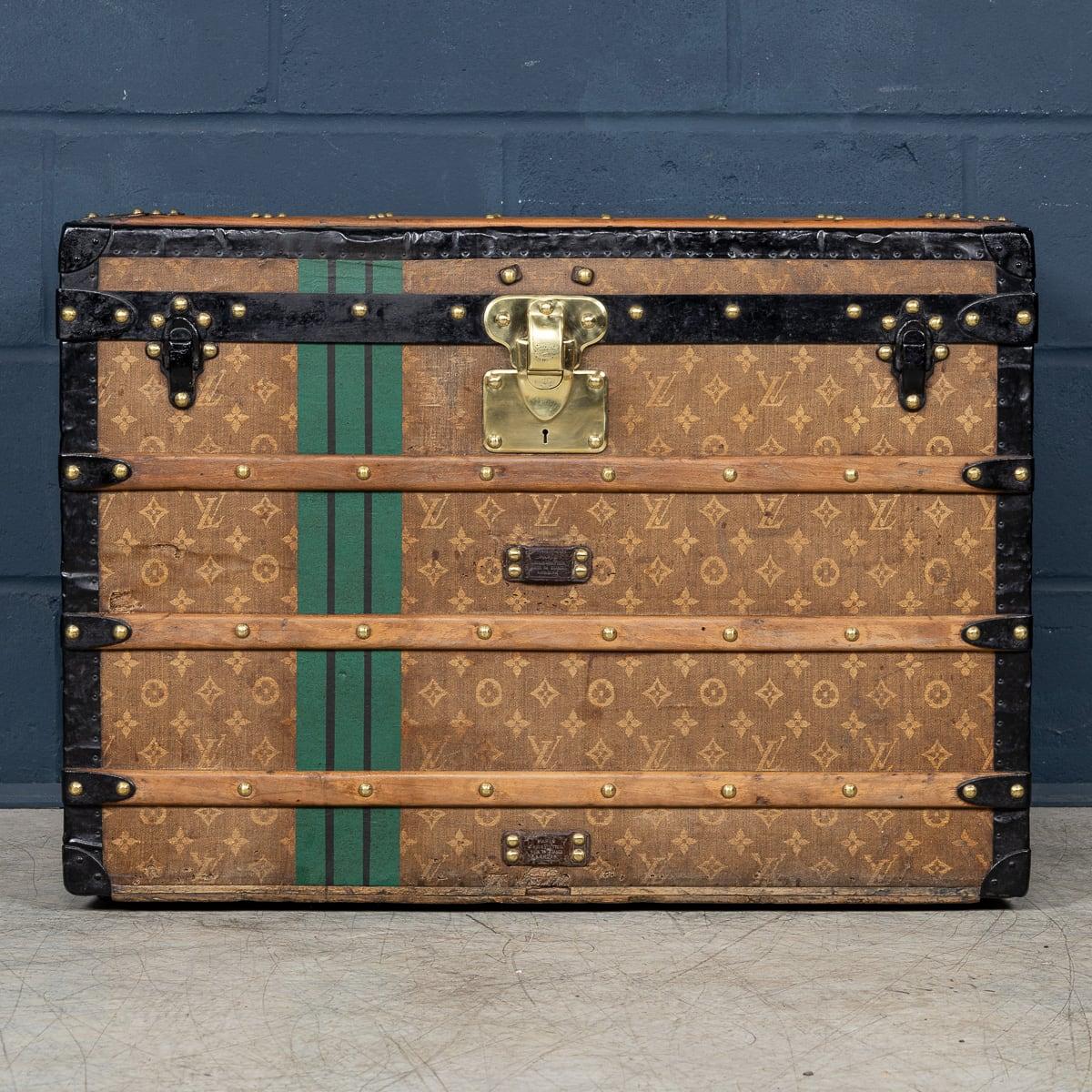 Francese Baule Louis Vuitton del XX secolo in tela intrecciata, Francia, c.C. in vendita