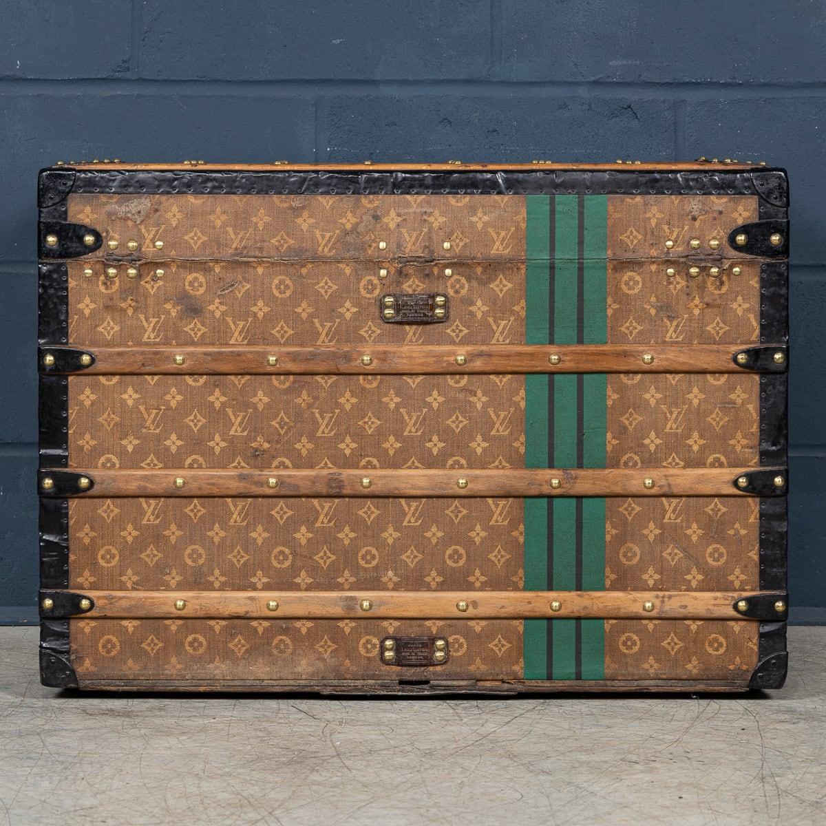 Metallo Baule Louis Vuitton del XX secolo in tela intrecciata, Francia, c.C. in vendita