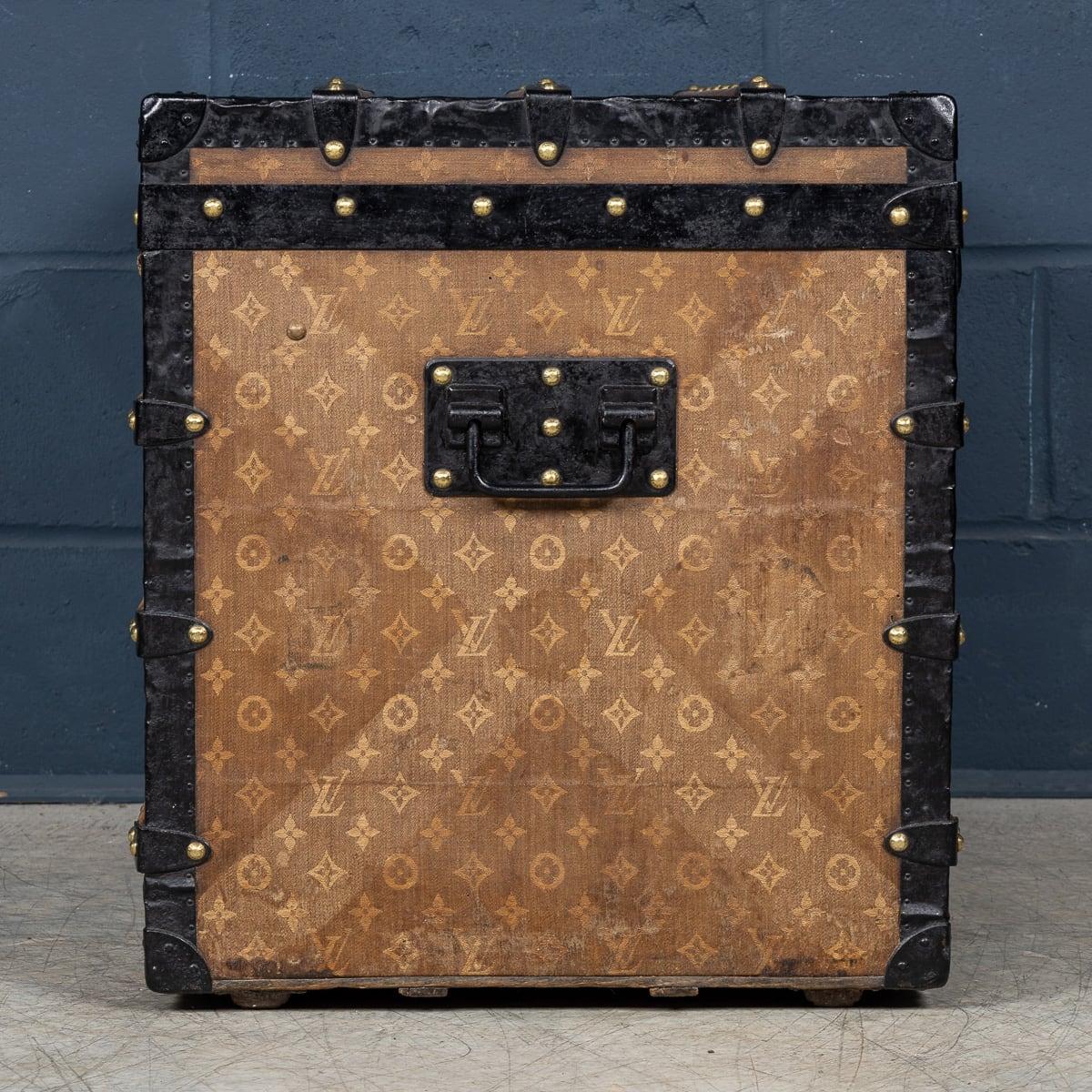 Baule Louis Vuitton del XX secolo in tela intrecciata, Francia, c.C. in vendita 1